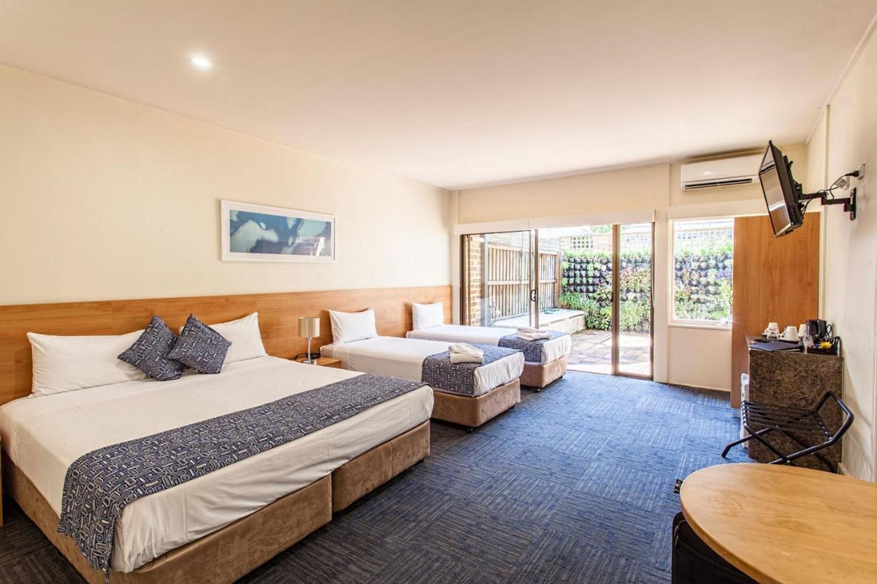 Nightcap At High Flyer Hotel Bankstown Luaran gambar