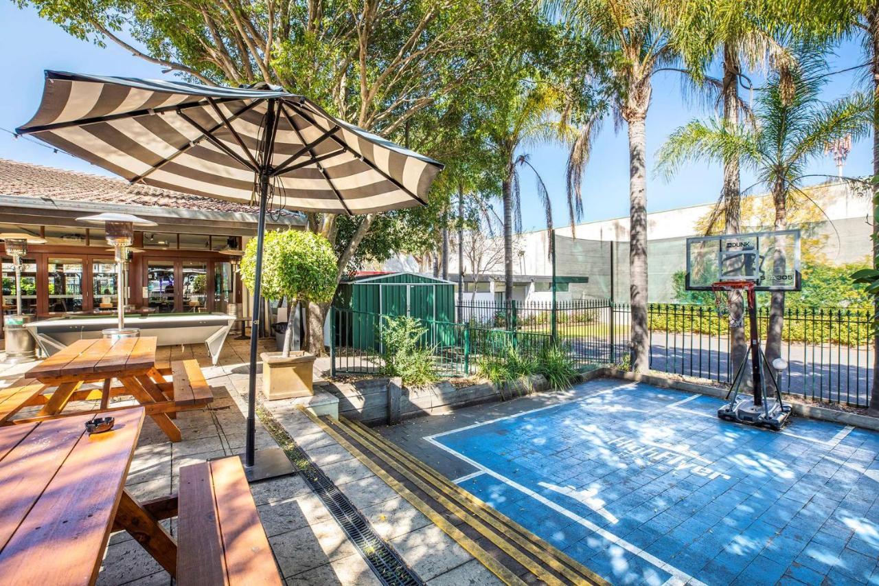 Nightcap At High Flyer Hotel Bankstown Luaran gambar