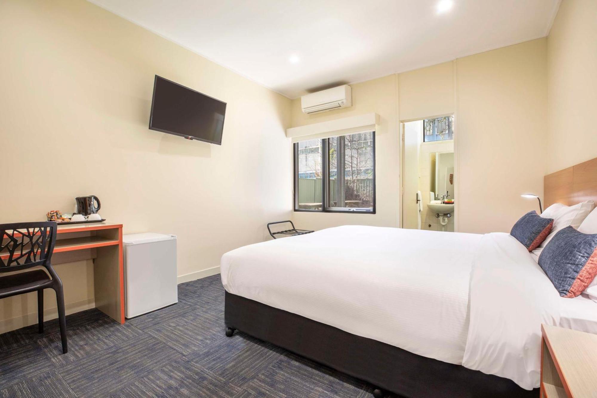Nightcap At High Flyer Hotel Bankstown Luaran gambar
