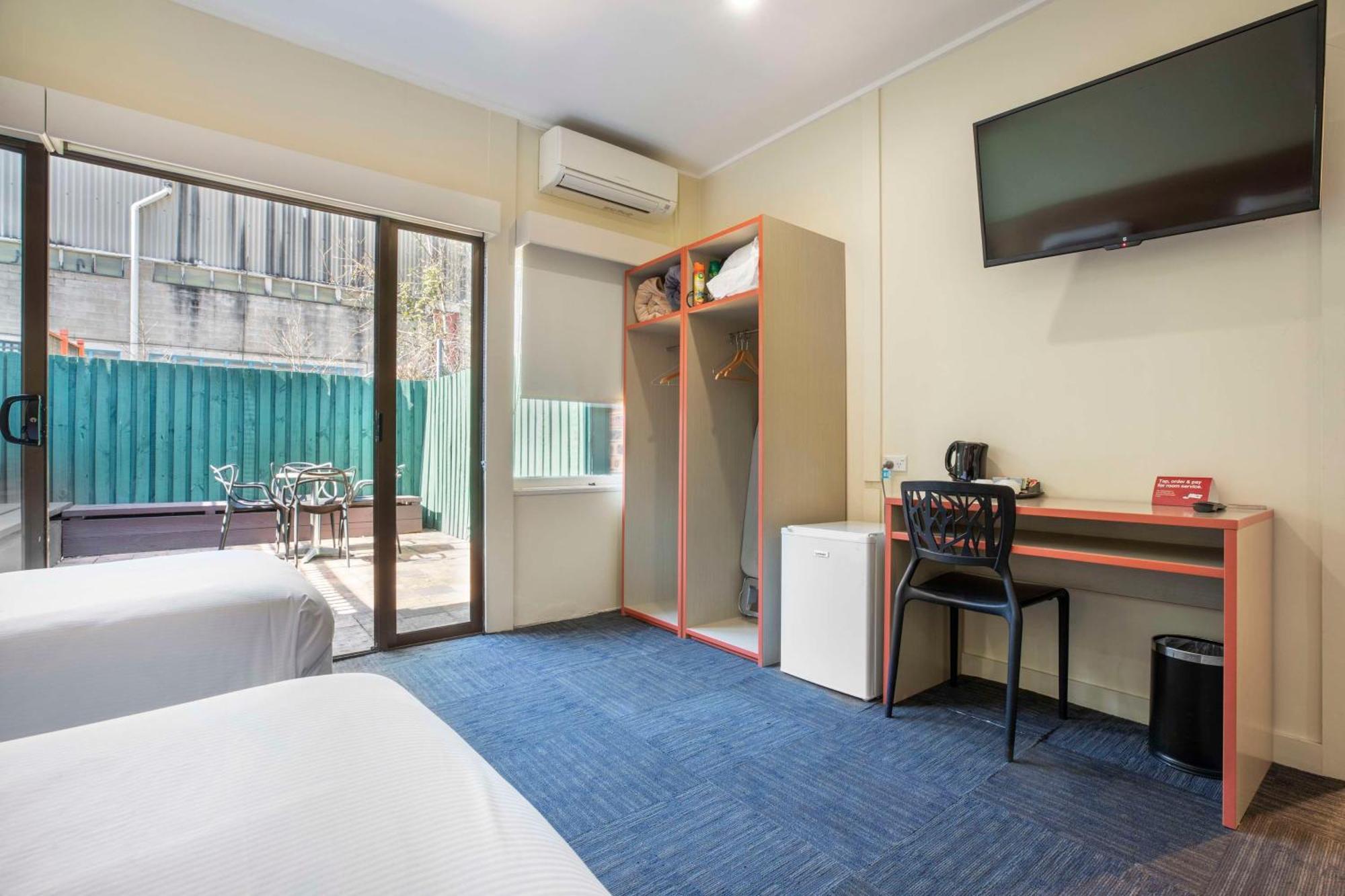 Nightcap At High Flyer Hotel Bankstown Luaran gambar
