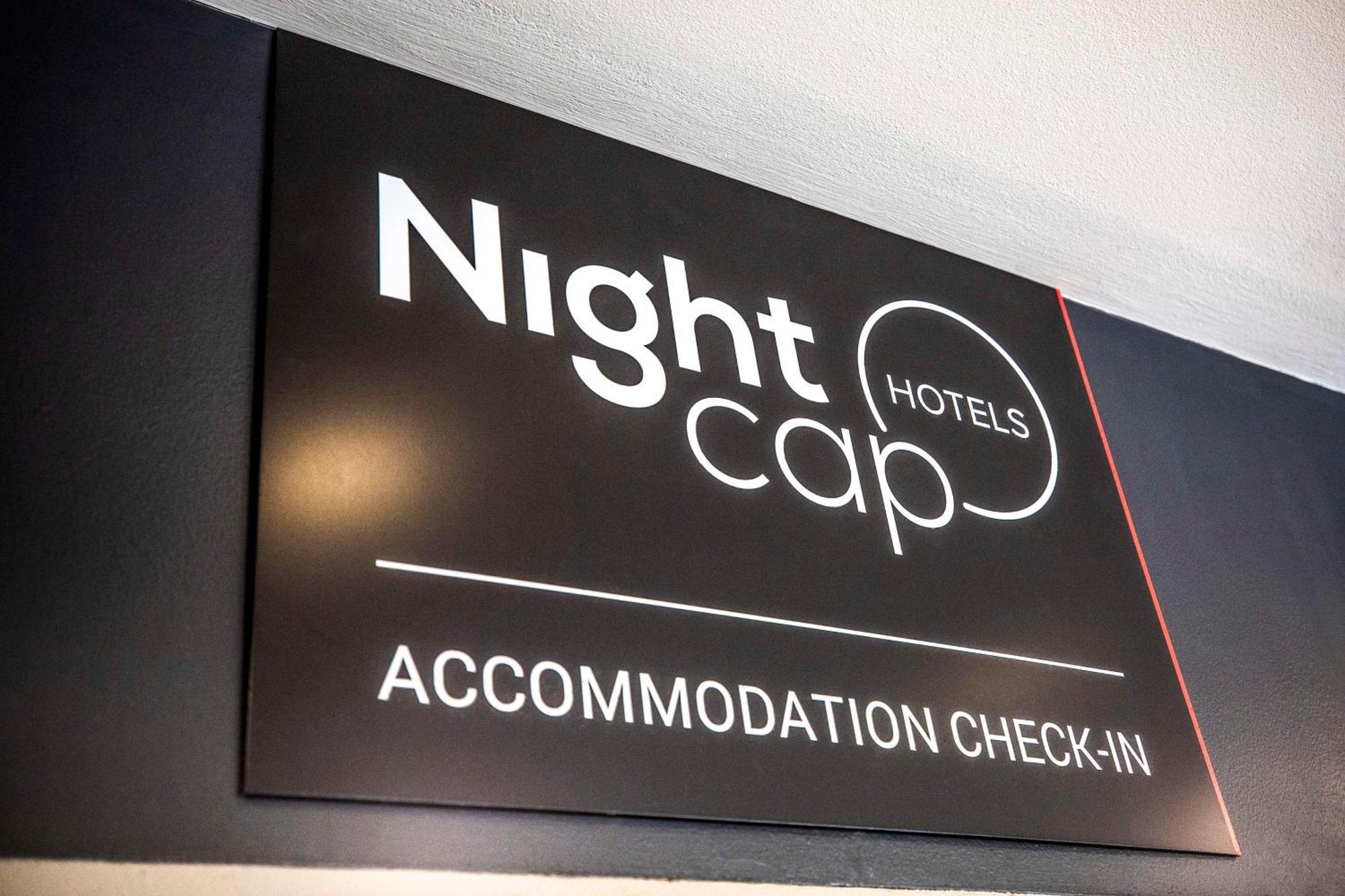 Nightcap At High Flyer Hotel Bankstown Luaran gambar